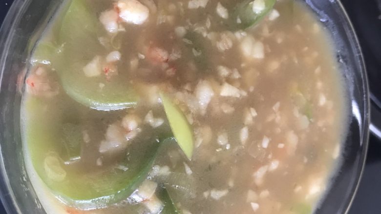 薯蓉鲜虾、蓝莓、榴莲三拼披萨,做好的鲜虾酱。