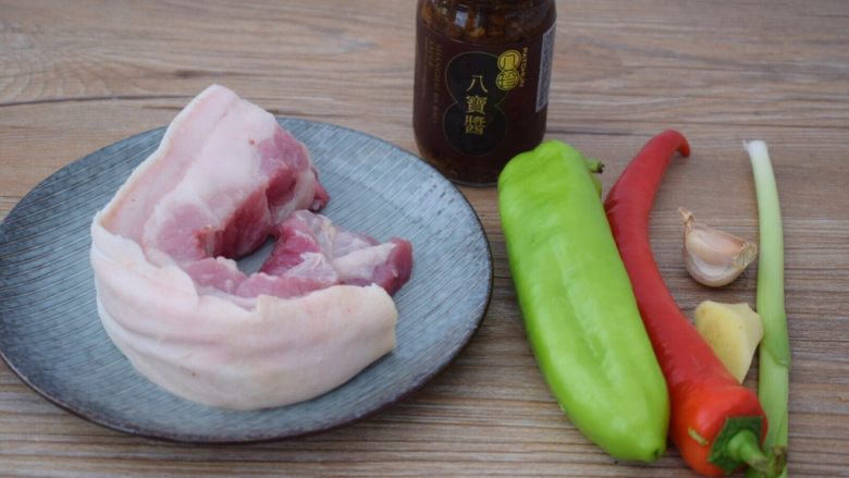 八宝酱炒五花肉,准备好材料