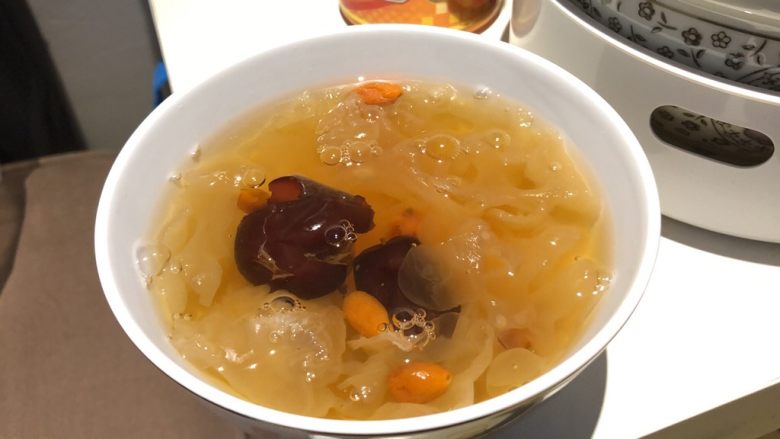 红枣银耳枸杞汤