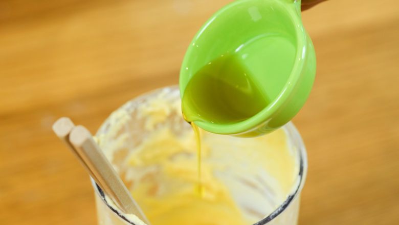 双色小米糕12m+,加食用油,搅拌均匀~