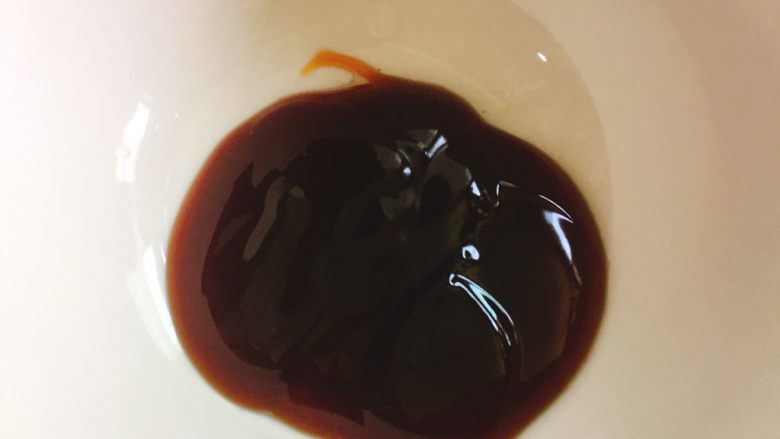 蒜蓉粉丝蒸蛏子,开始调汁:<a style='color:red;display:inline-block;' href='/shicai/ 721'>蚝油</a>