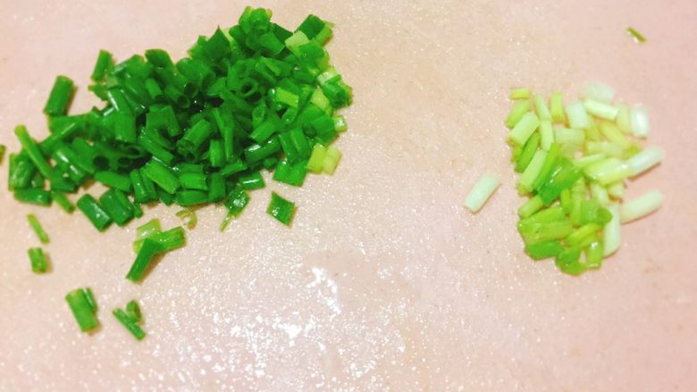 肉末土豆泥,香葱,葱白,葱花分开