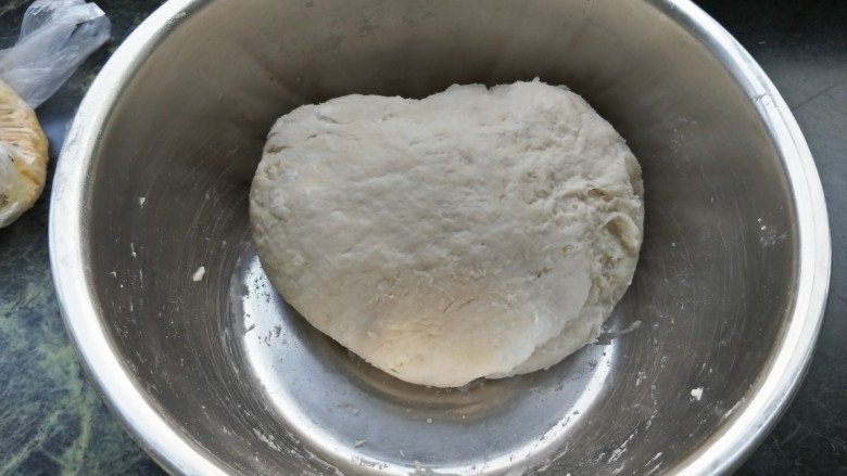 韭菜盒子,面粉加水揉成稍硬点的面团醒发20分钟