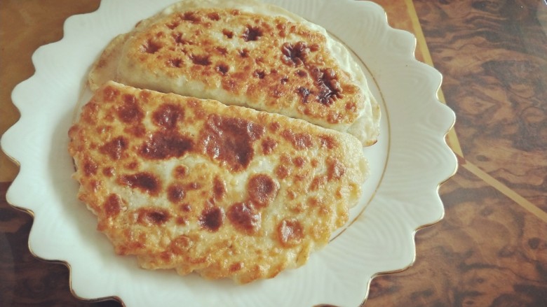 韭菜盒子,装盘食用