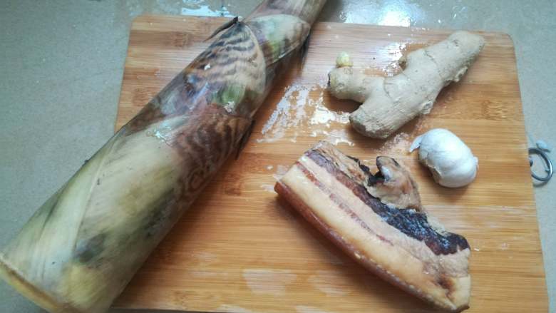 竹笋焖腊肉,冬菇君不在,假装是材料全家福吧