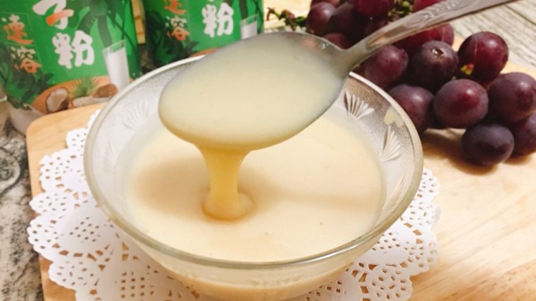 自制炼乳,熬制黏稠倒出来冷却(具体根据自己喜好把握),不要熬太干了,凉了会更稠