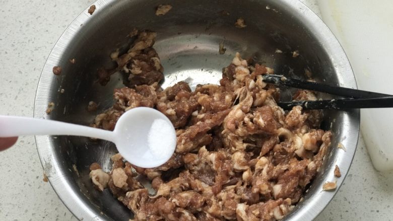鲜肉月饼,根据自己的口味加盐;