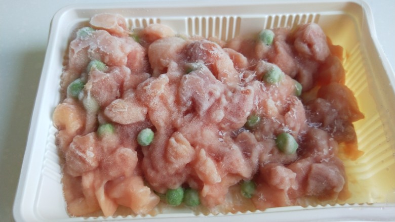 新文美食 酱爆三鲜,打开提前解冻。
