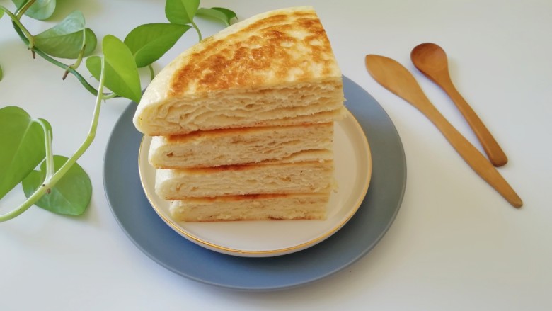 千层饼,千层饼层次分明,外酥里嫩,香味扑鼻而来。