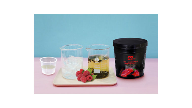 乳果·树莓,冲泡茶液比例:茶-75度开水-<a style='color:red;display:inline-block;' href='/shicai/ 12035'>冰块</a>(1 : 40 : 30)浸泡时间为7分钟,浸泡3分钟后取出1/3茶液至有冰的壶内锁香,剩余部分再次浸泡4分钟后过滤茶叶与冰锁香茶液调匀。