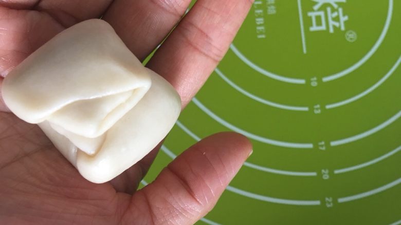 苏式月饼,折起来,其实就是折三折