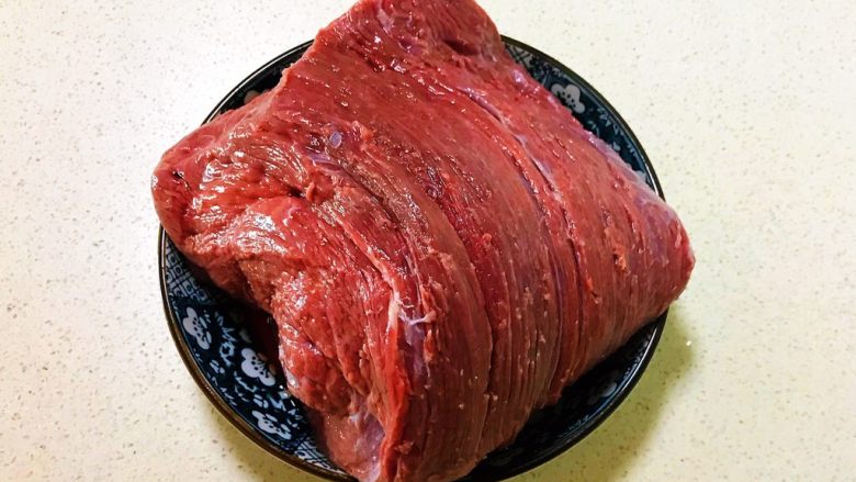 小炒黄牛肉,把<a style='color:red;display:inline-block;' href='/shicai/ 39500'>黄牛肉</a>清洗干净