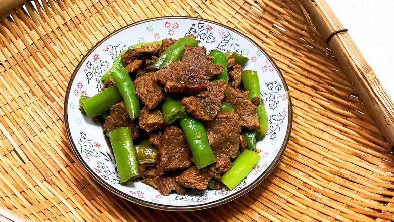 小炒黄牛肉,小炒黄牛肉出锅了，香辣适宜，特别适合下饭，晾凉后食用口感更佳~