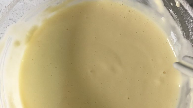酸奶蛋糕🍰,3️⃣ 搅拌均匀。