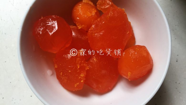 金珠肉丸,<a style='color:red;display:inline-block;' href='/shicai/ 9596'>咸蛋黄</a>准备好(我这点料一共做了8个大肉丸)