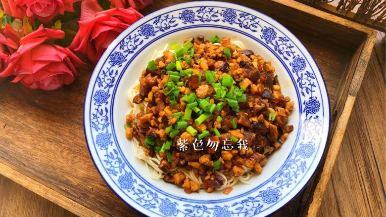 香菇肉酱面,成品图一