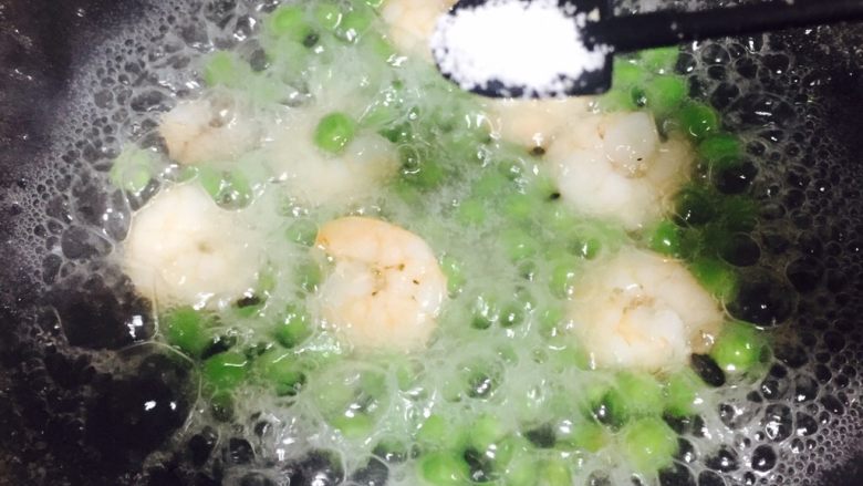 豌豆虾仁鸡蛋羹,再加半勺盐