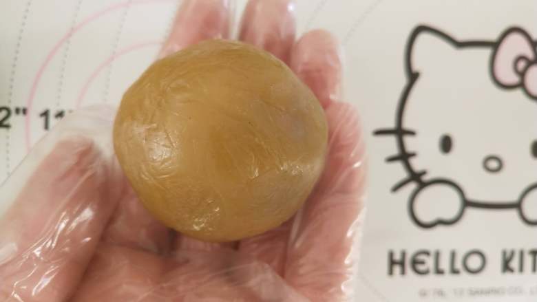 感“蟹”有你—柿饼莲蓉月饼,松弛好的面团分成25克一份!柿饼莲蓉馅是50克一份!