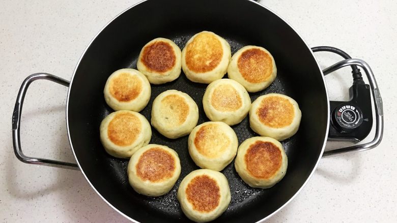 奶香豆沙饼,奶香豆沙饼熟了