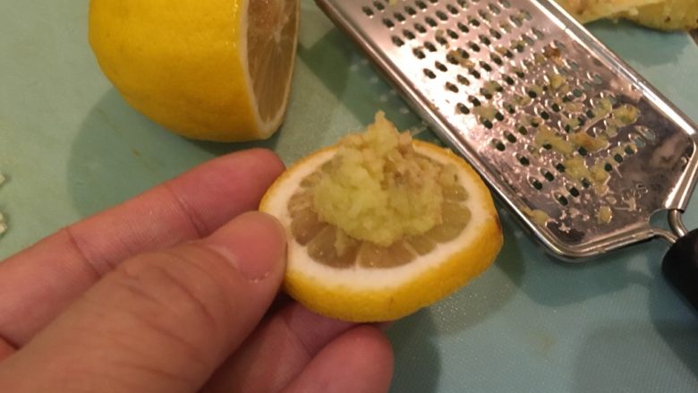 烧烤多春鱼,柠檬姜!食用时挤上!