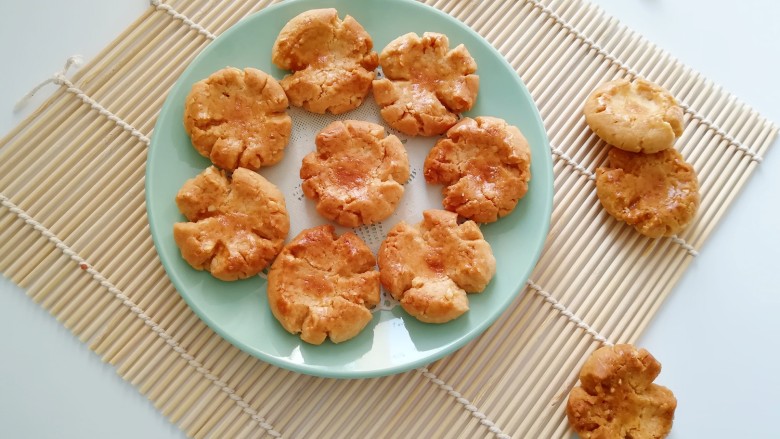 花生小酥饼,赶紧拍照，要不然就被吃光了。