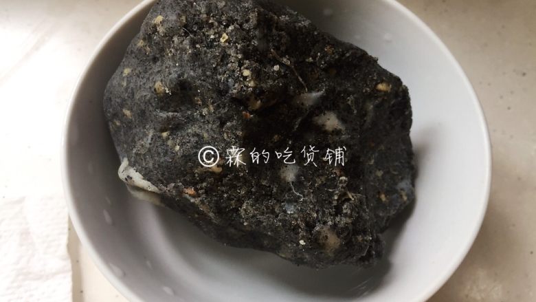 南瓜水晶饼,自制的猪油<a style='color:red;display:inline-block;' href='/shicai/ 141868'>黑芝麻馅</a>(大家可以根据家里现有的或你喜欢的馅料,随意放)