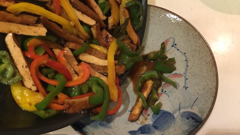 彩椒豆干,起锅!