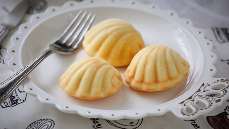 肉松蛋黄玛德琳,松软的外壳加鲜香的内心,美味极了