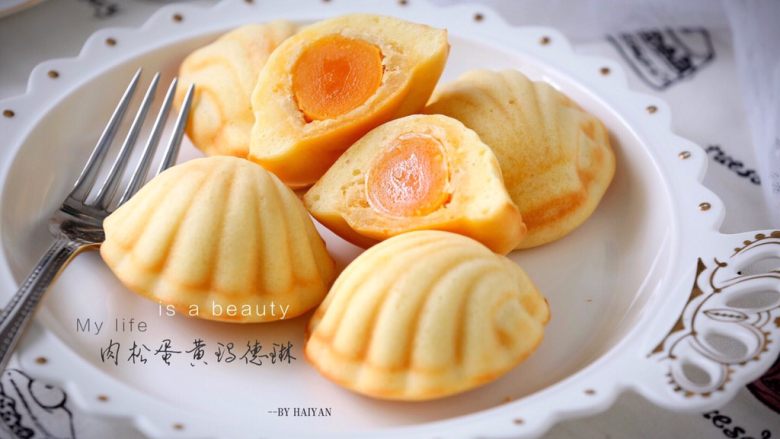 肉松蛋黄玛德琳,出炉,切面图