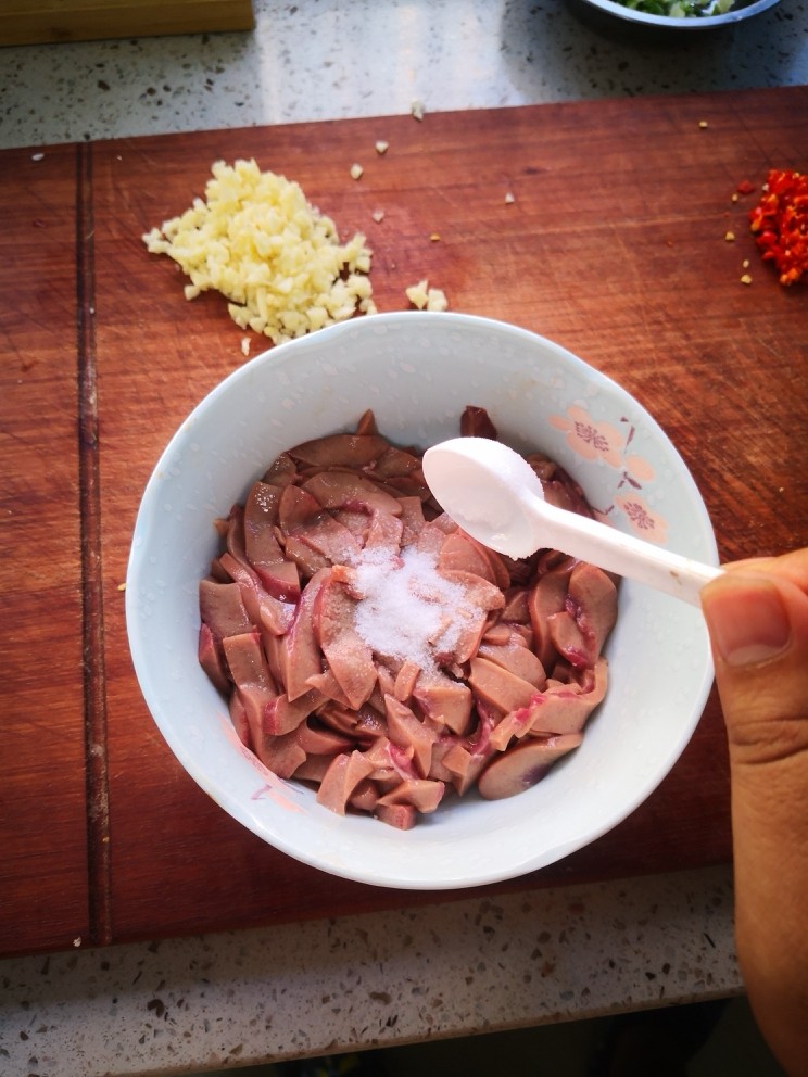 黯然销魂腰,放盐(适量)根据个人口味喜好。