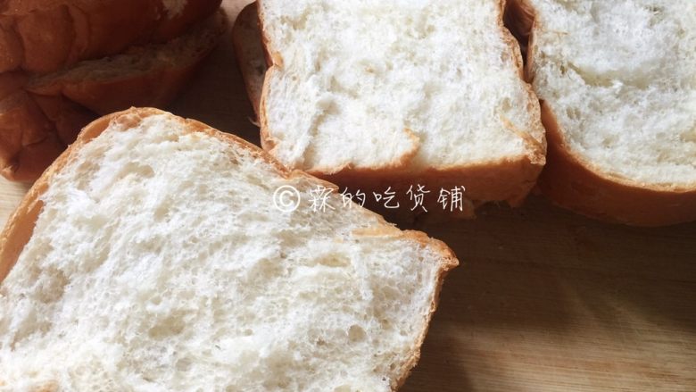 岩烧乳酪,不论是自己做的还是买的,岩烧乳酪的<a style='color:red;display:inline-block;' href='/shicai/ 585'>吐司</a>片要切得稍微厚点