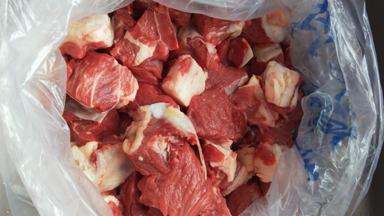 新文美食 酱牛肉,新鲜<a style='color:red;display:inline-block;' href='/shicai/ 216'>牛肉</a>四斤,买的时候就叫给切好,回来直接可以做。