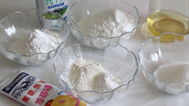 基础冰皮月饼，放3天还软糯,准备并称重食材。
