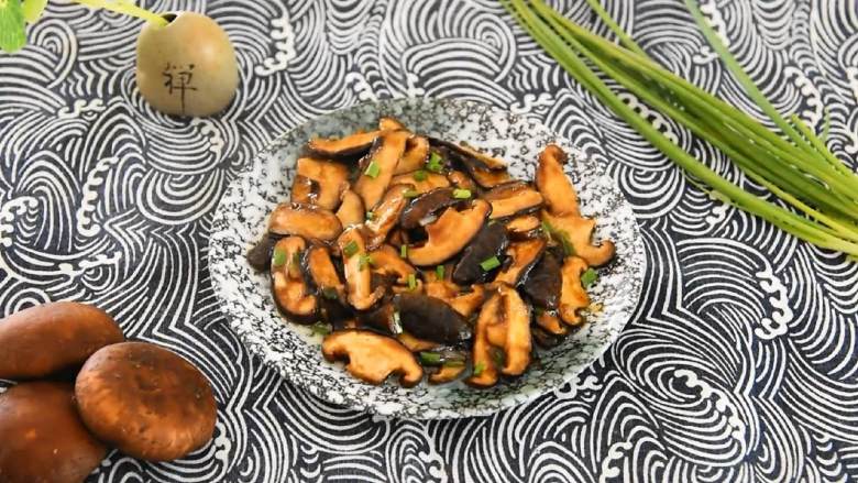 蚝油香菇—浓浓的香味，口感软嫩，非常好吃，一起来试试吧,嫩滑开胃，非常下饭哦~