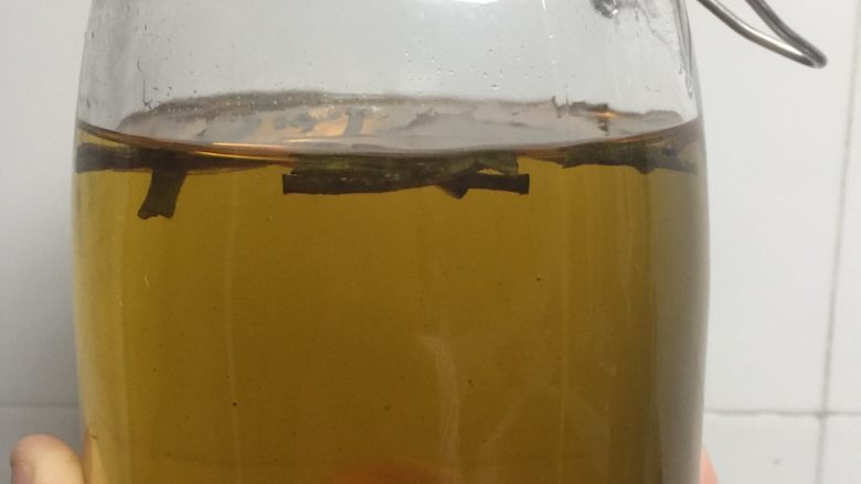 万能葱油,成品葱油,可以拌面,凉拌干丝,下馄饨,蒸鱼等等,以下菜都用到了葱油