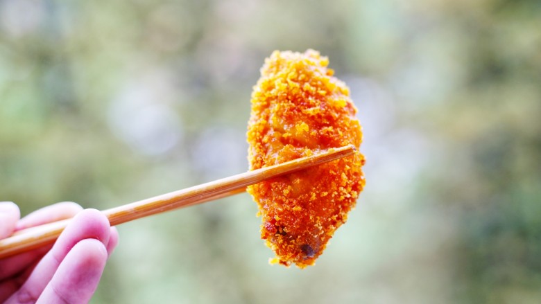 美食丨做法简单又美味 健康无油版炸鸡翅~,不说清,享用美味的鸡翅吧
