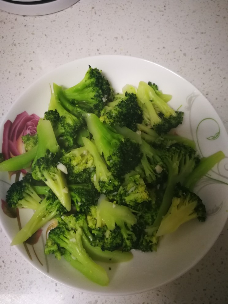 蒜蓉西兰花,鲜美的西兰花完成