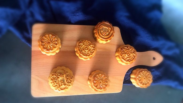 低油低糖黑芝麻豆沙~广式月饼,可以送人