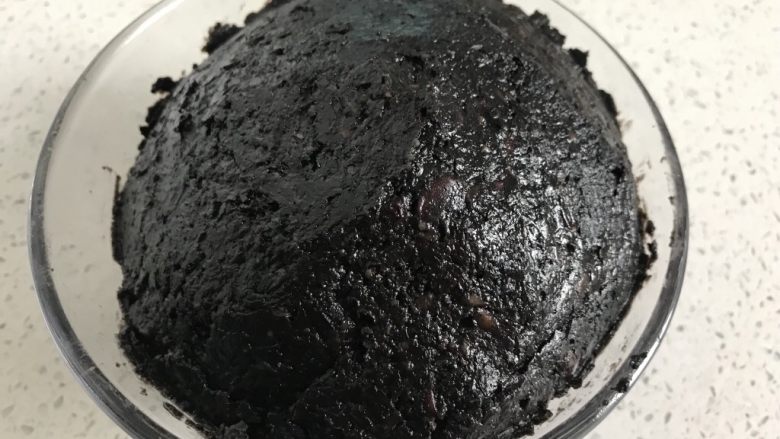低油低糖黑芝麻豆沙~广式月饼,然后加入适量糖继续翻炒至无水即可。