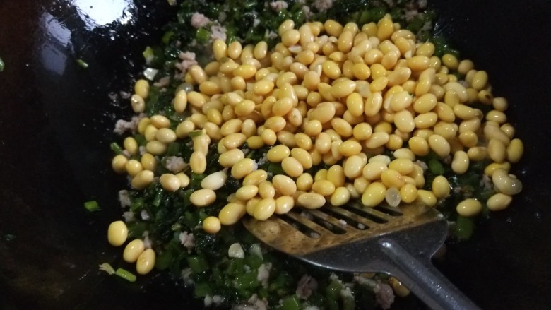 新文美食 黄豆肉末炒雪红樱,