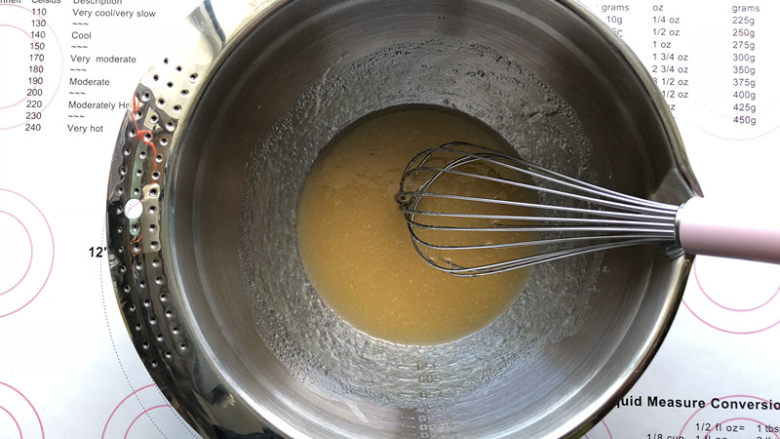 经典广式月饼,用手动打蛋器搅拌均匀