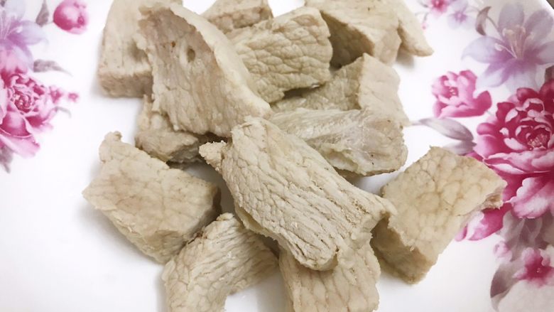 十味 原味五香猪肉松,捞出肉块,等稍微晾凉后