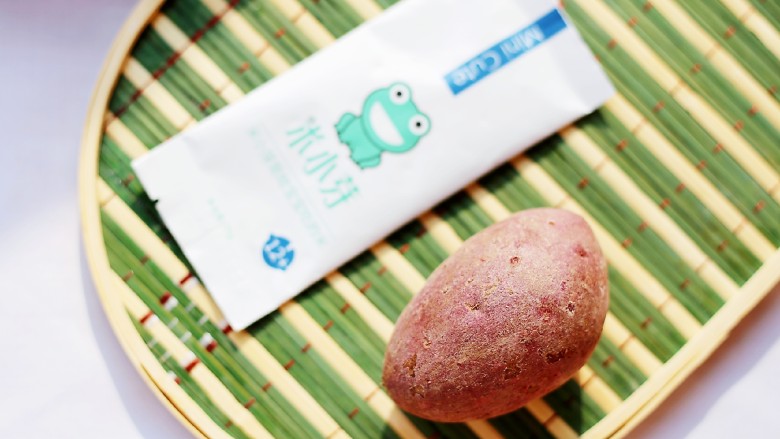 美食丨靓丽的紫薯粥,辅食中的颜值担当~,准备好食材。