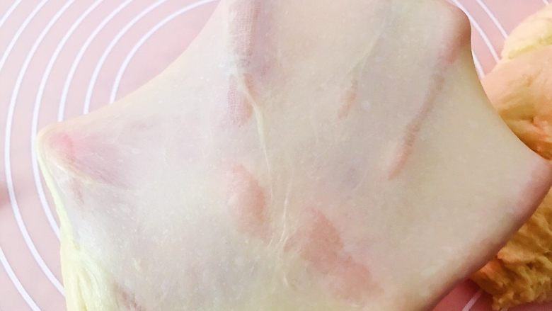 沙拉肉松面包,检查出膜状态
面团重新滚圆放入面包桶里一发至2倍~2.5倍大