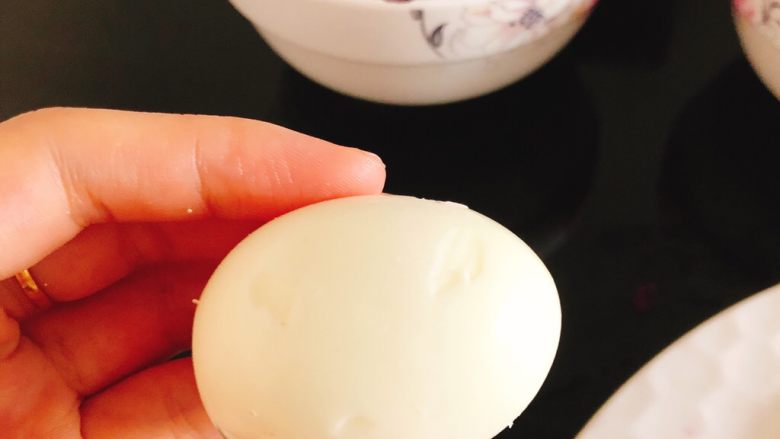 中秋小兔子摆盘点缀,煮熟后剥皮。