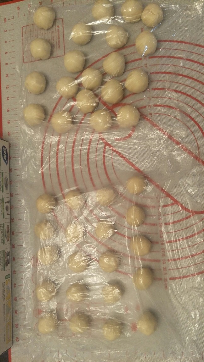 ⭐成功开酥的黄金蛋黄酥(无敌详细版),水油皮18克和油酥12克分好