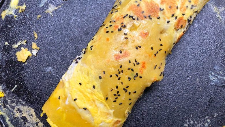 杂粮饼,卷起来,从中间切开即可