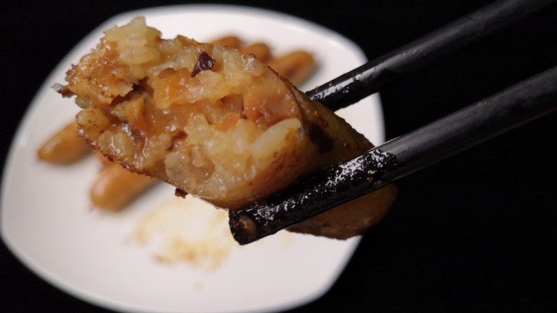 糯米肠,咬一口再拍一张,哈哈!