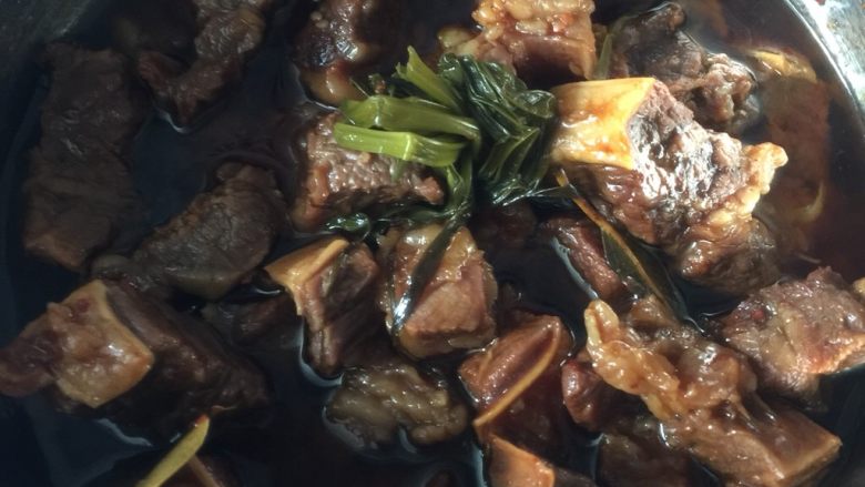 红烧牛肉,隔水蒸好的牛肉非常非常软烂,而且真的是原汁原味,一滴水都没有加