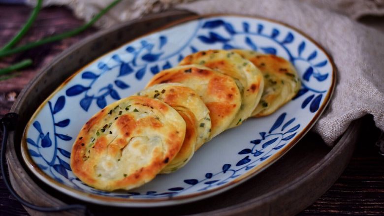 饺子皮葱油饼,成品图